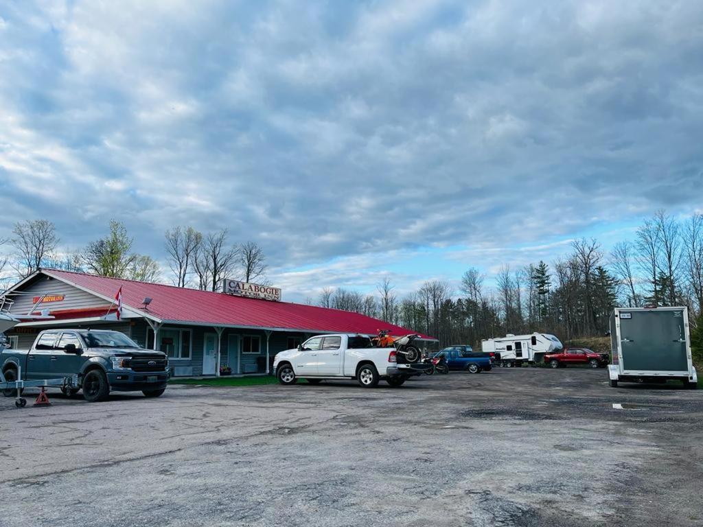 Calabogie Motor Inn Exterior photo