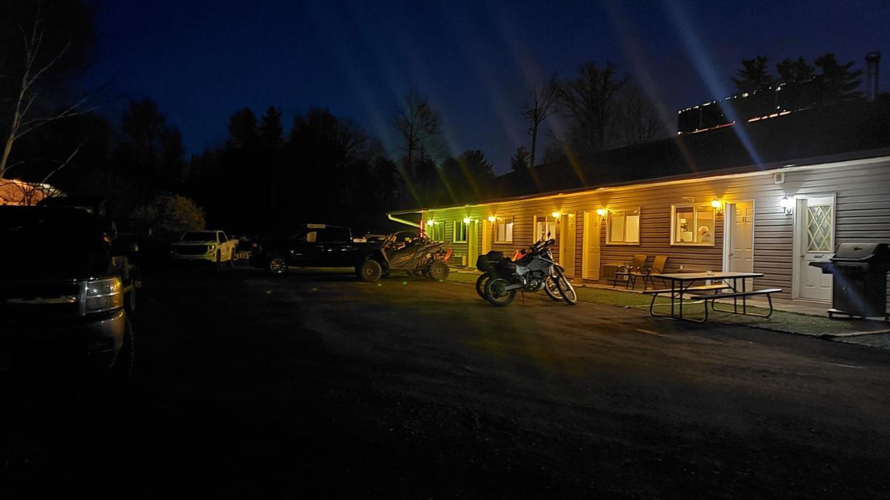 Calabogie Motor Inn Exterior photo