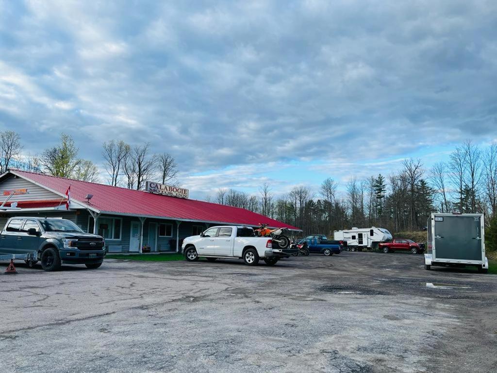 Calabogie Motor Inn Exterior photo