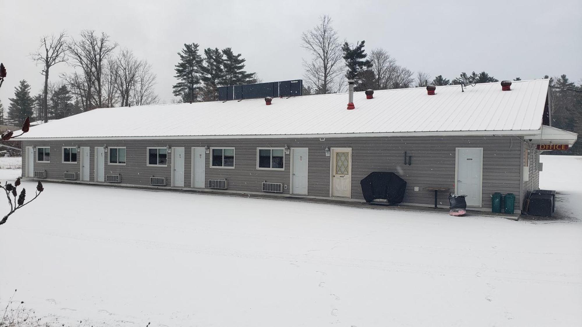 Calabogie Motor Inn Exterior photo