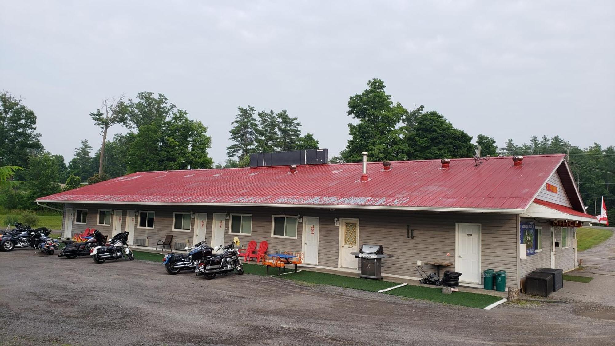 Calabogie Motor Inn Exterior photo