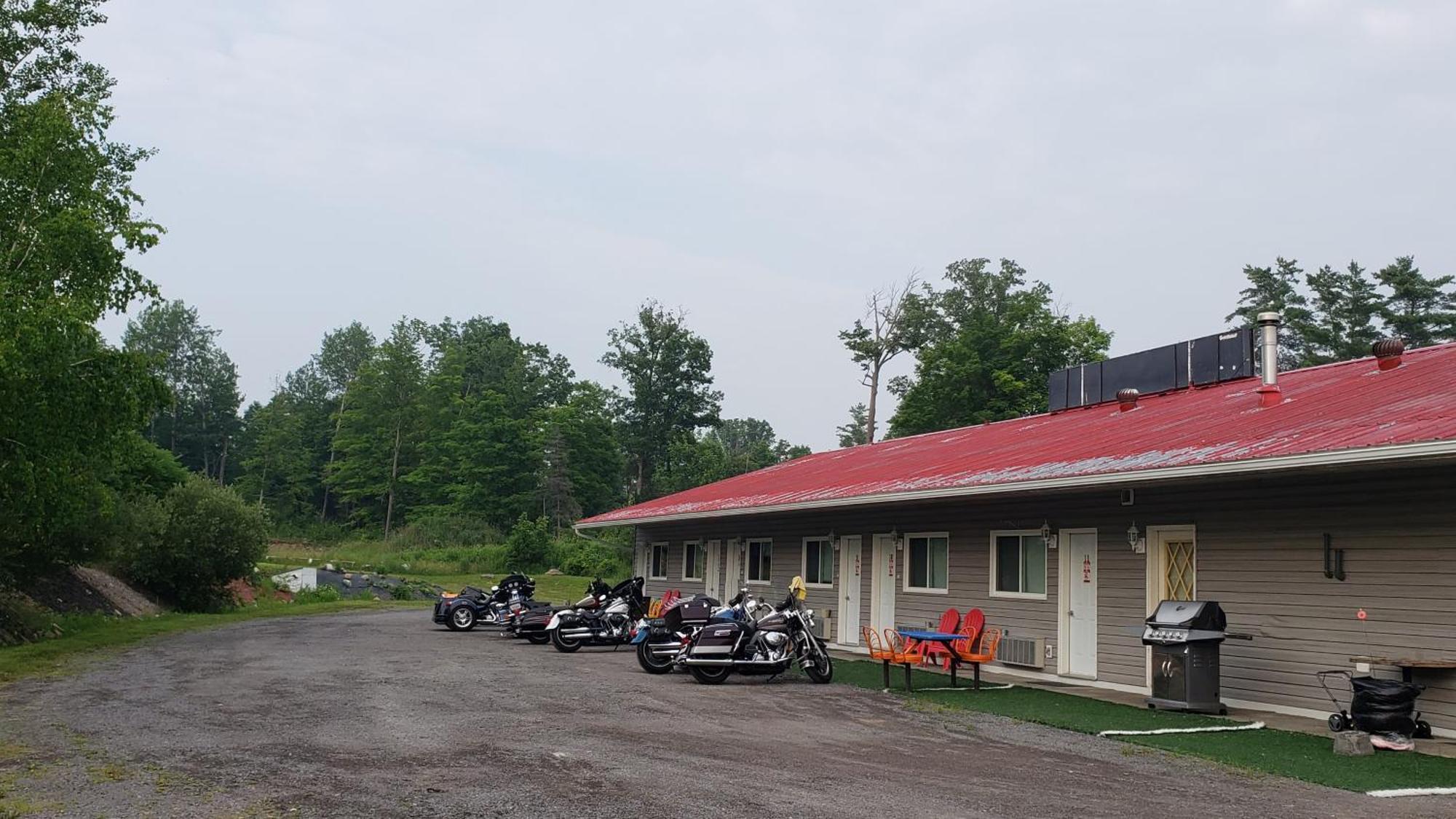 Calabogie Motor Inn Exterior photo