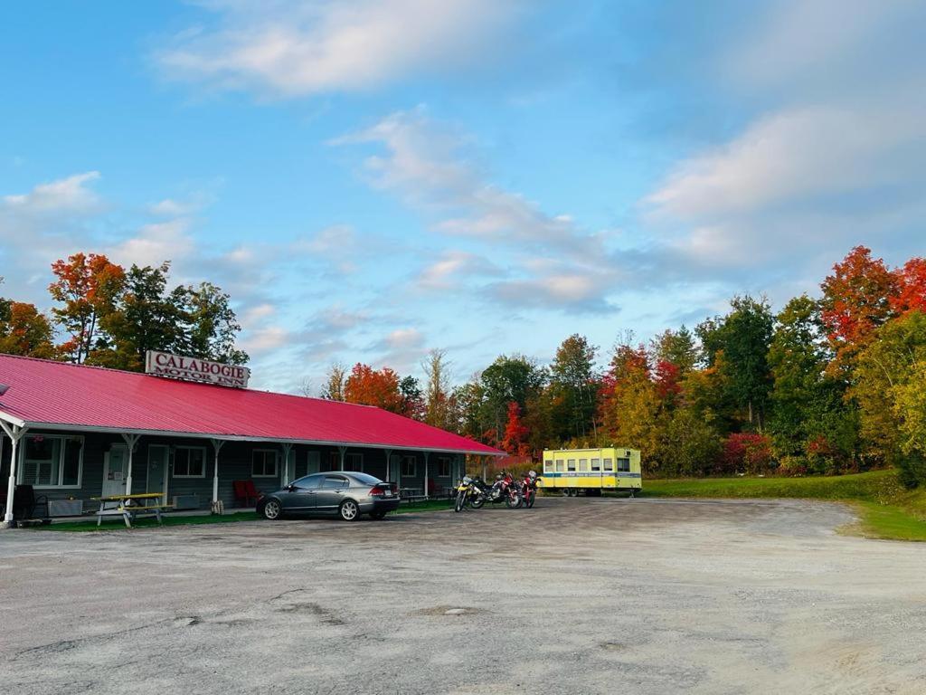 Calabogie Motor Inn Exterior photo