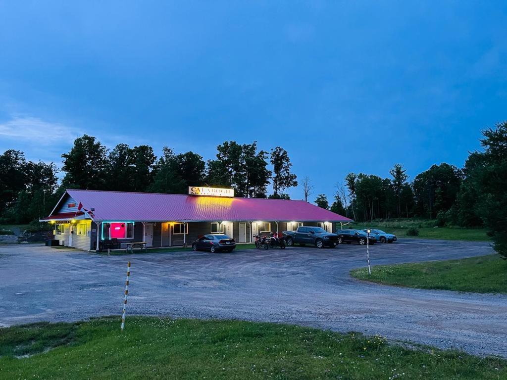 Calabogie Motor Inn Exterior photo