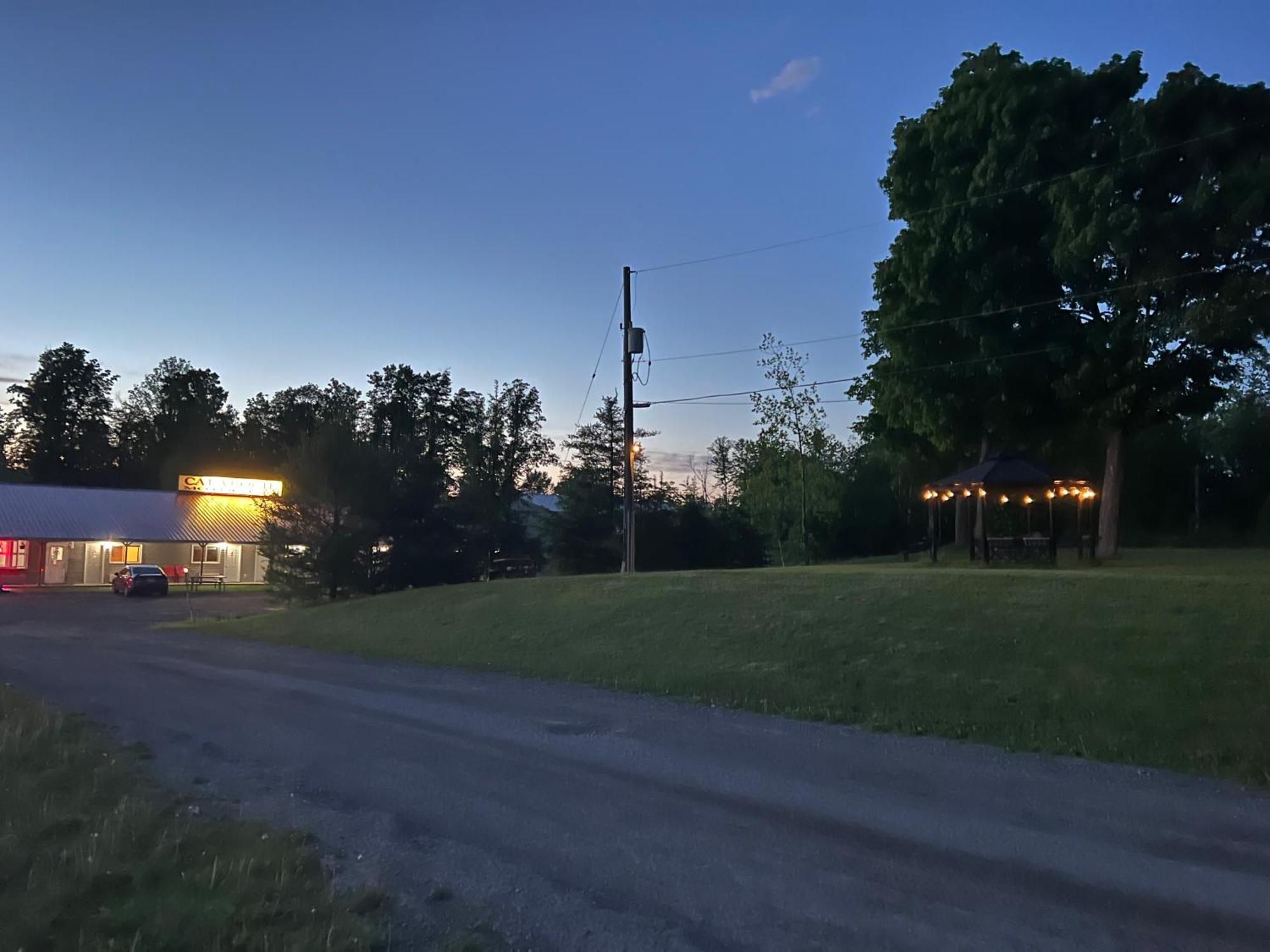 Calabogie Motor Inn Exterior photo