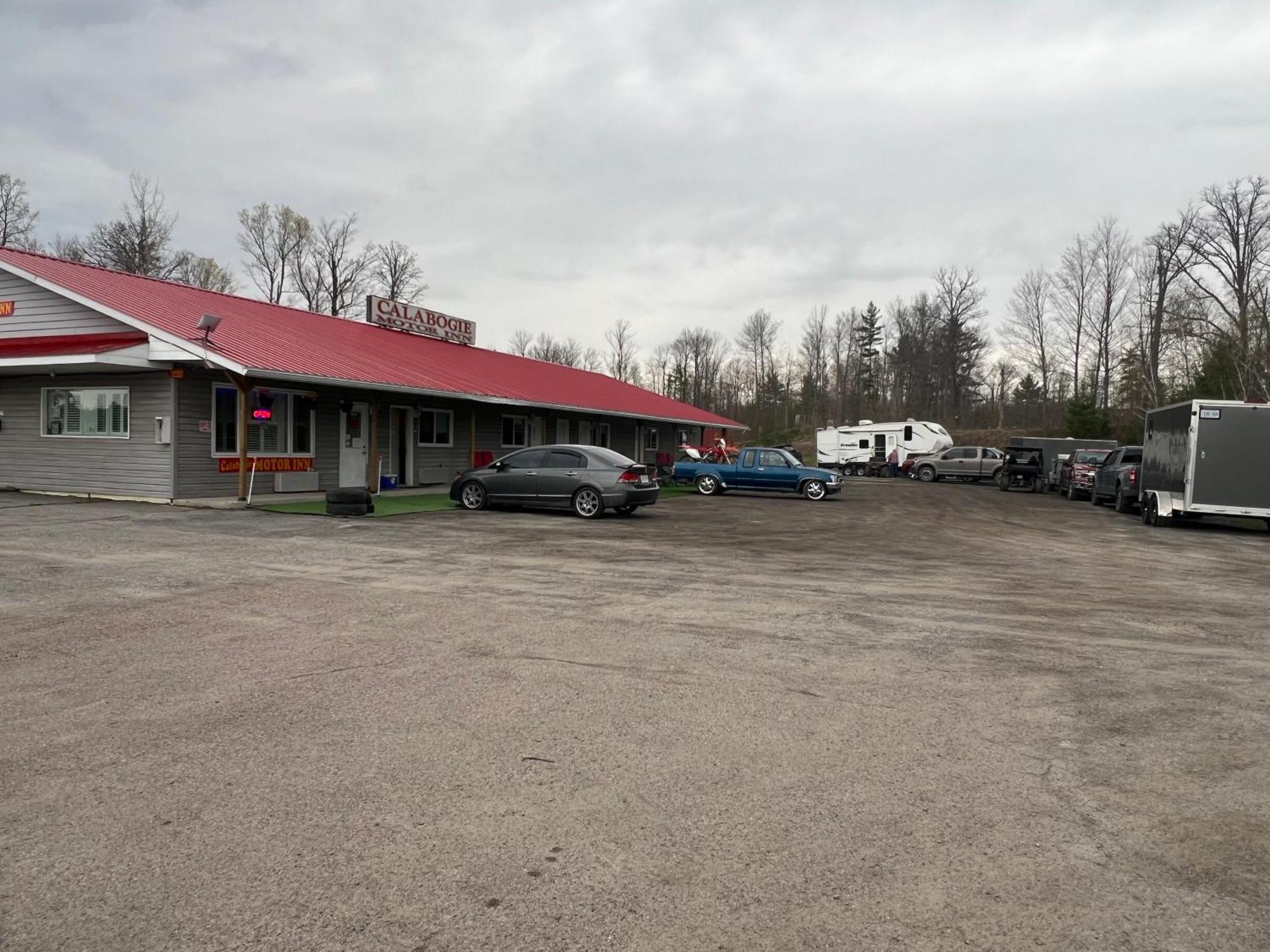 Calabogie Motor Inn Exterior photo