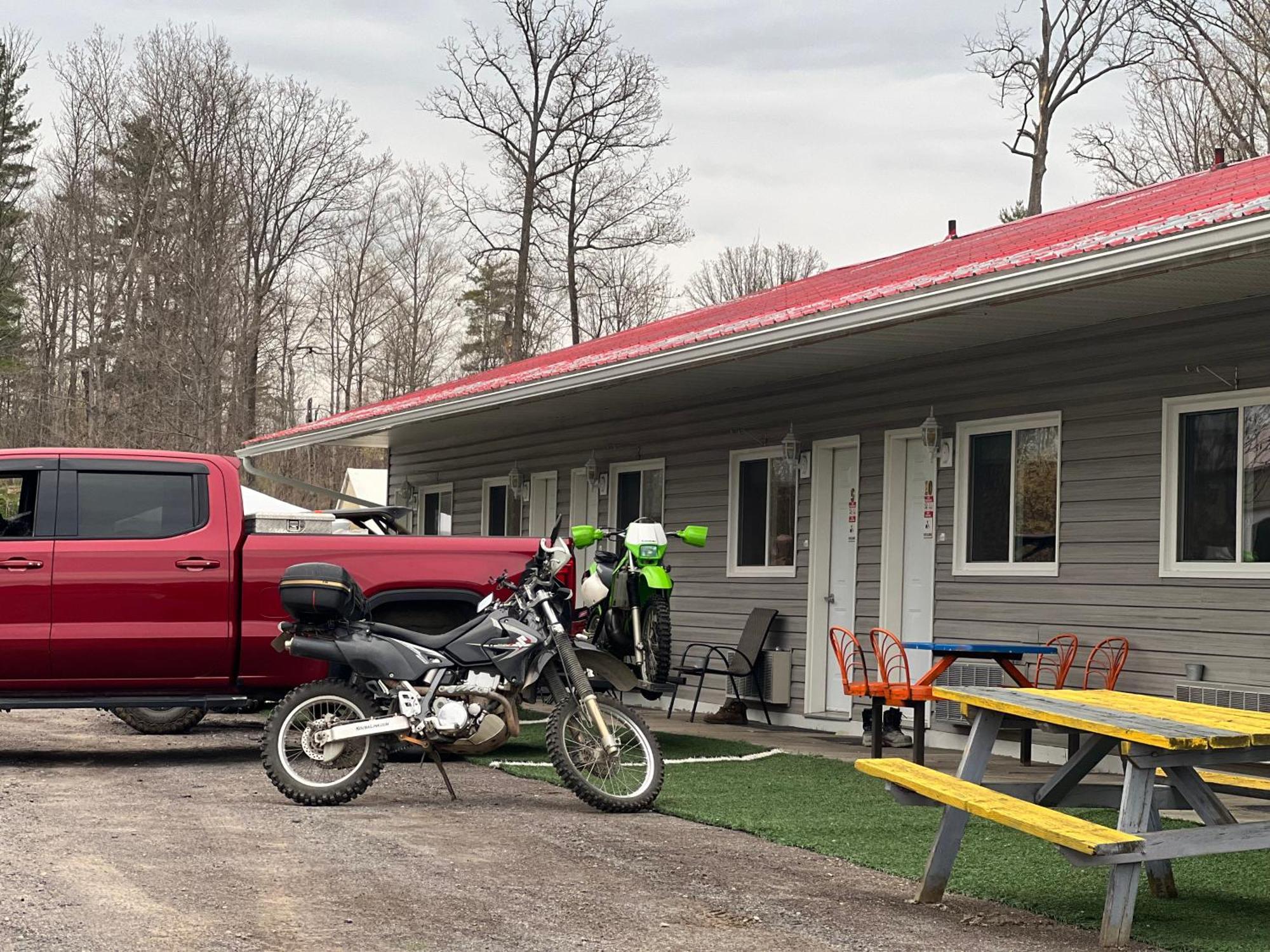 Calabogie Motor Inn Exterior photo